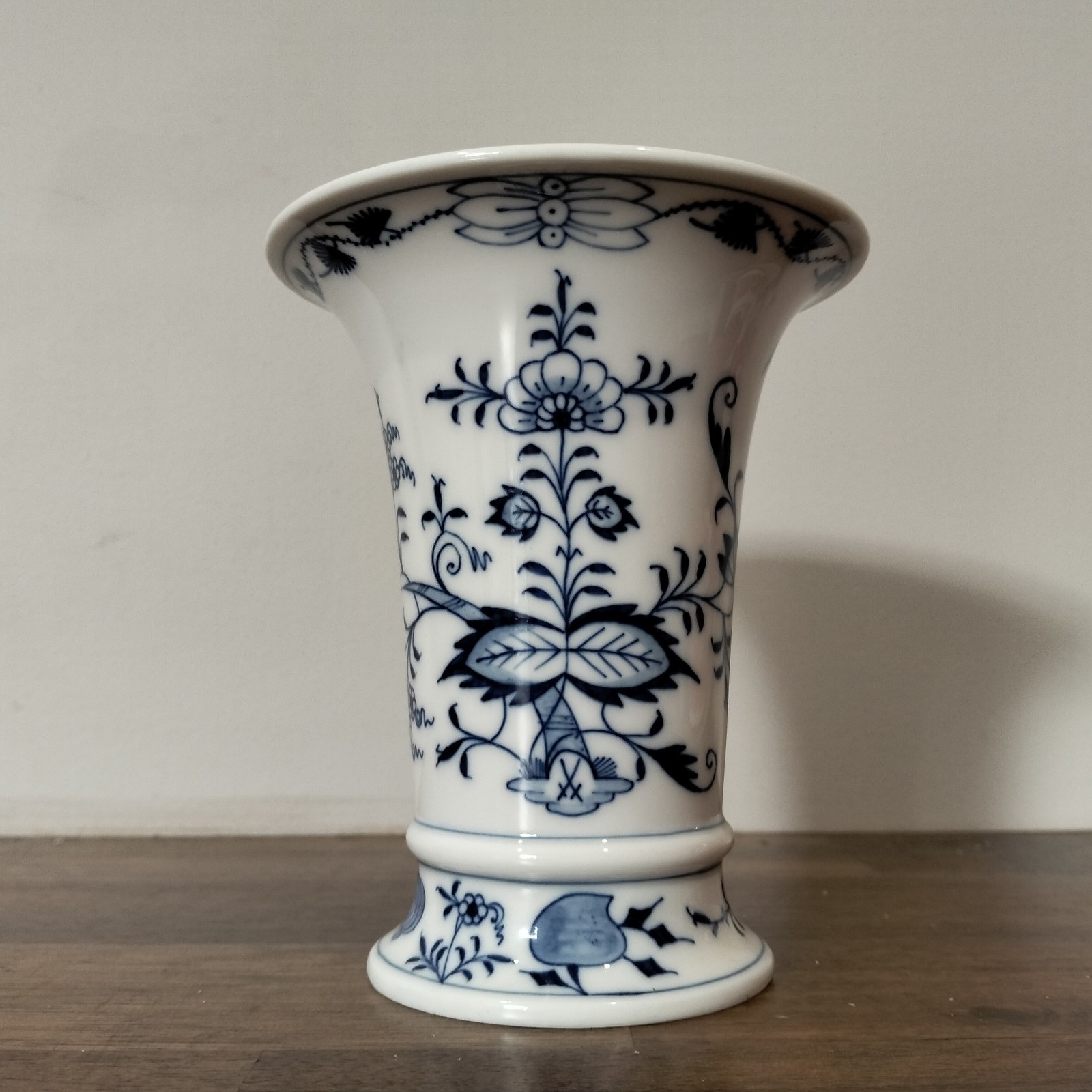 Meissen Blue Onion Vase Crossed Swords 13.5cm MINT Made in Germany