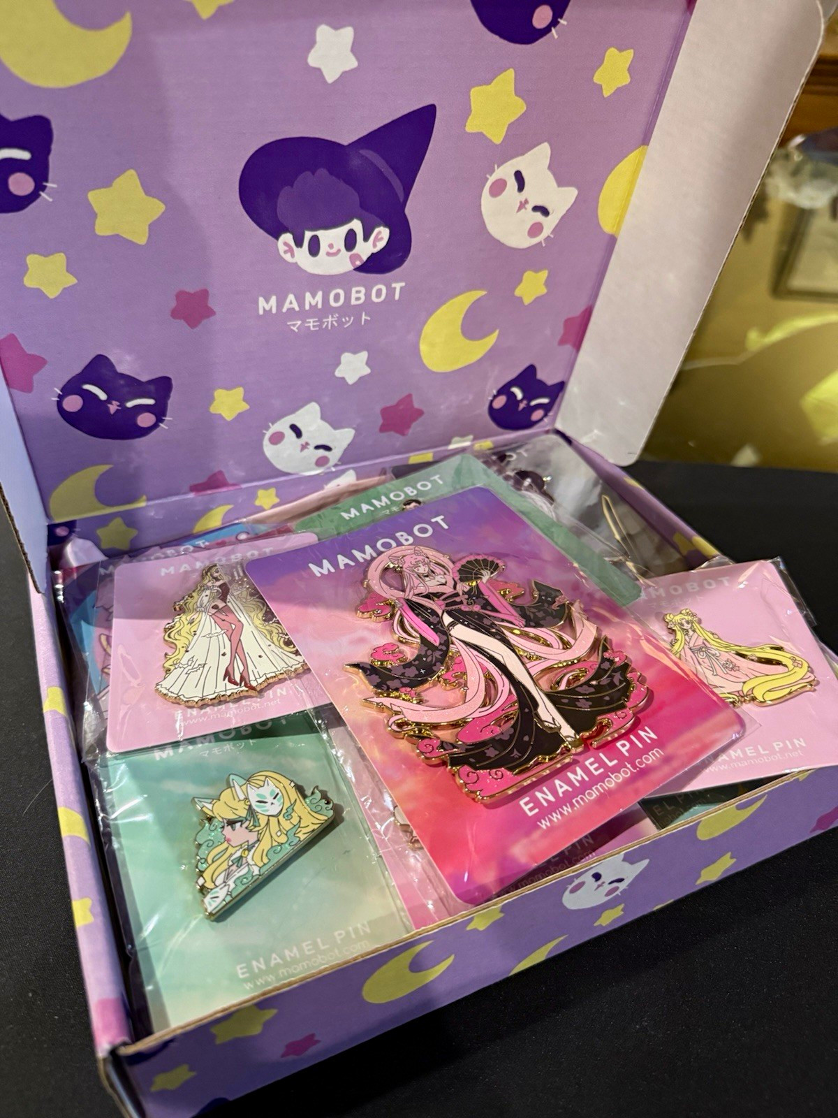 MAMOBOT 33 Pc Pin Lot Set w/ Mamobot Box MAMOBOT 33 Pc Pin Lot Set w/ Mamobot Box