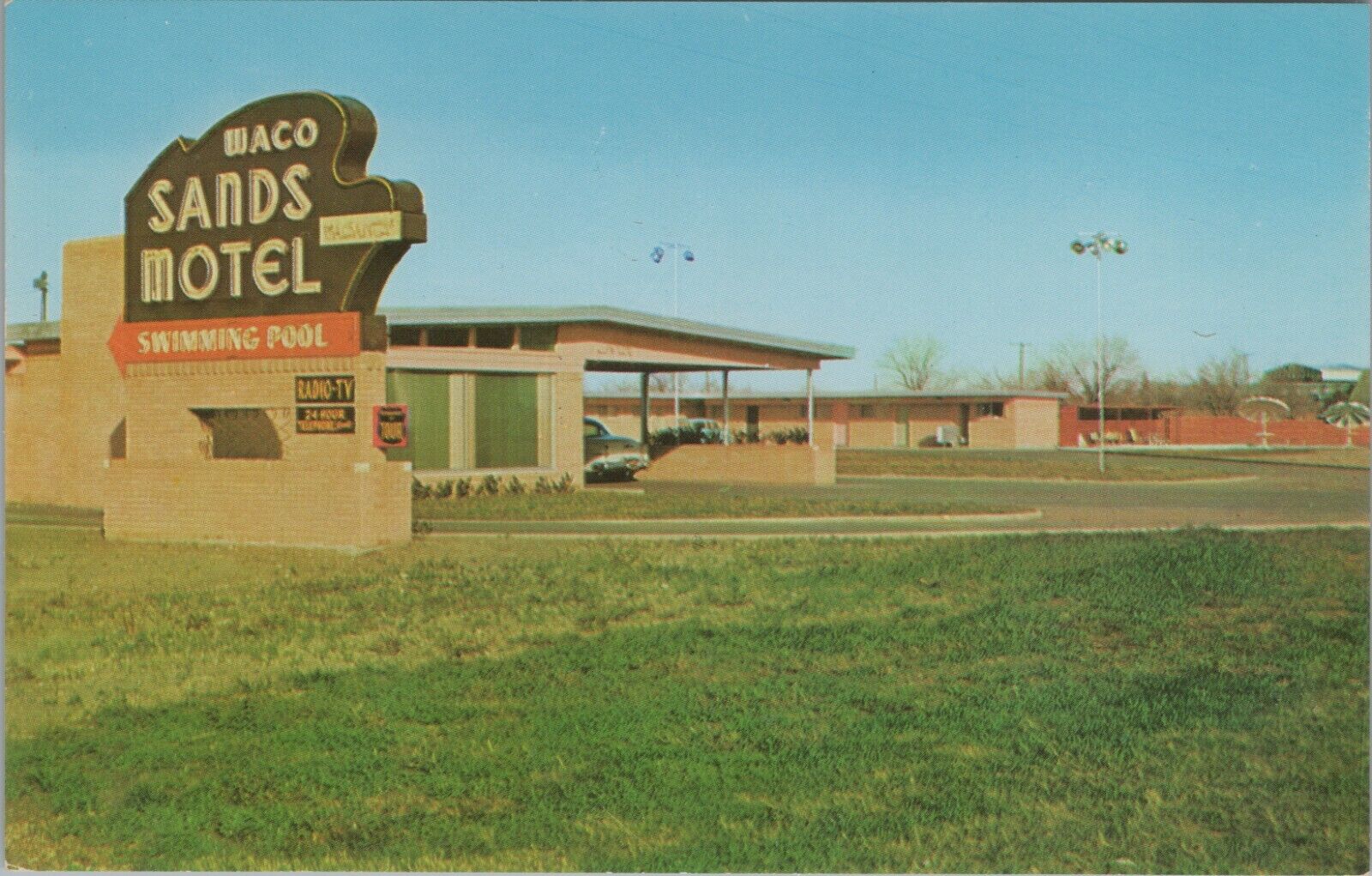 Sands Motel Waco Texas auto exterior highway 77 81 c1960s postcard A874