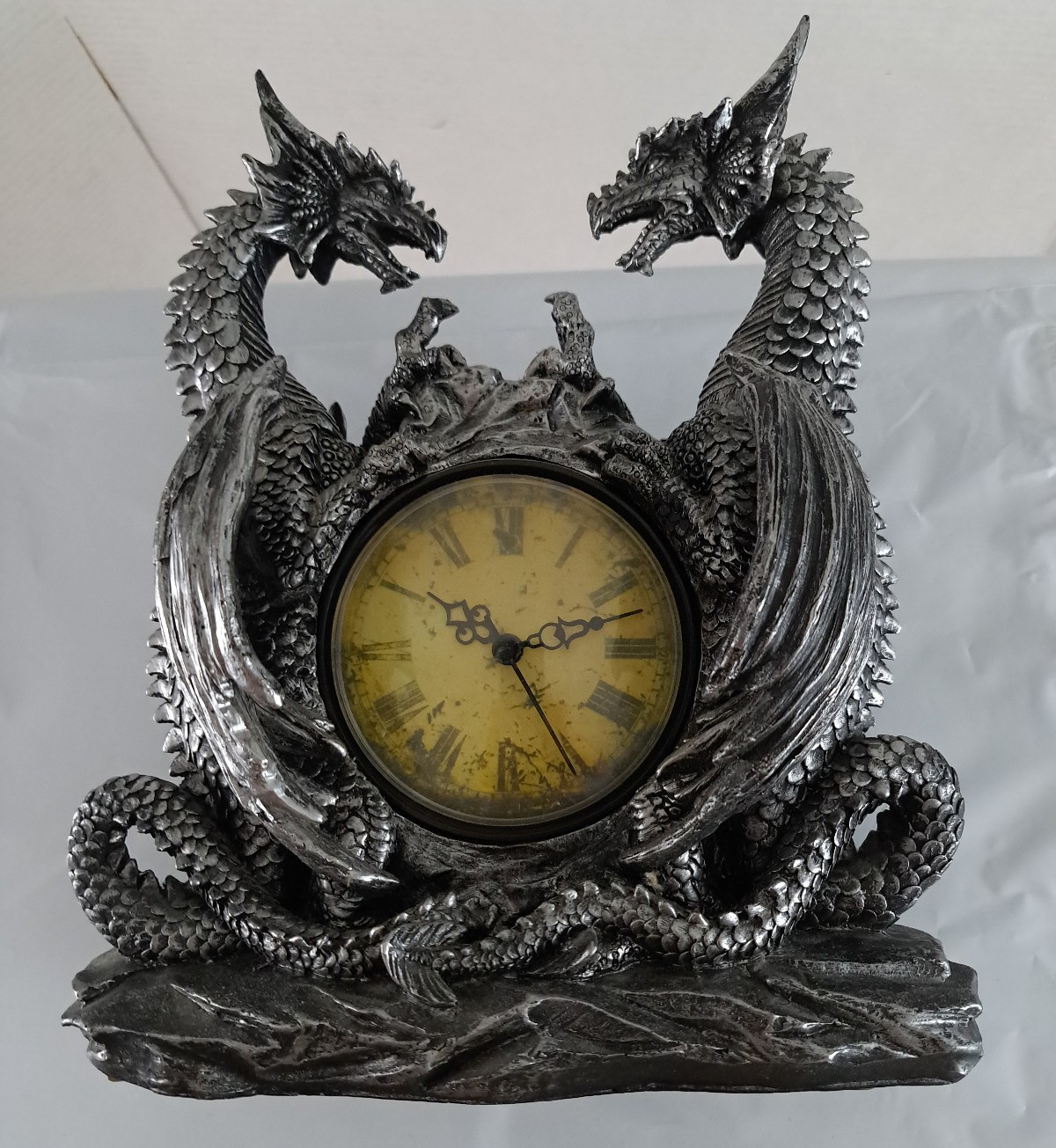 Vintage 2 Mythical Matallic Silver Dragons Battery Operated Desk Clock 2007 DWK Vintage 2 Mythical Matallic Silver Dragons Battery Operated Desk Clock 2007 DWK