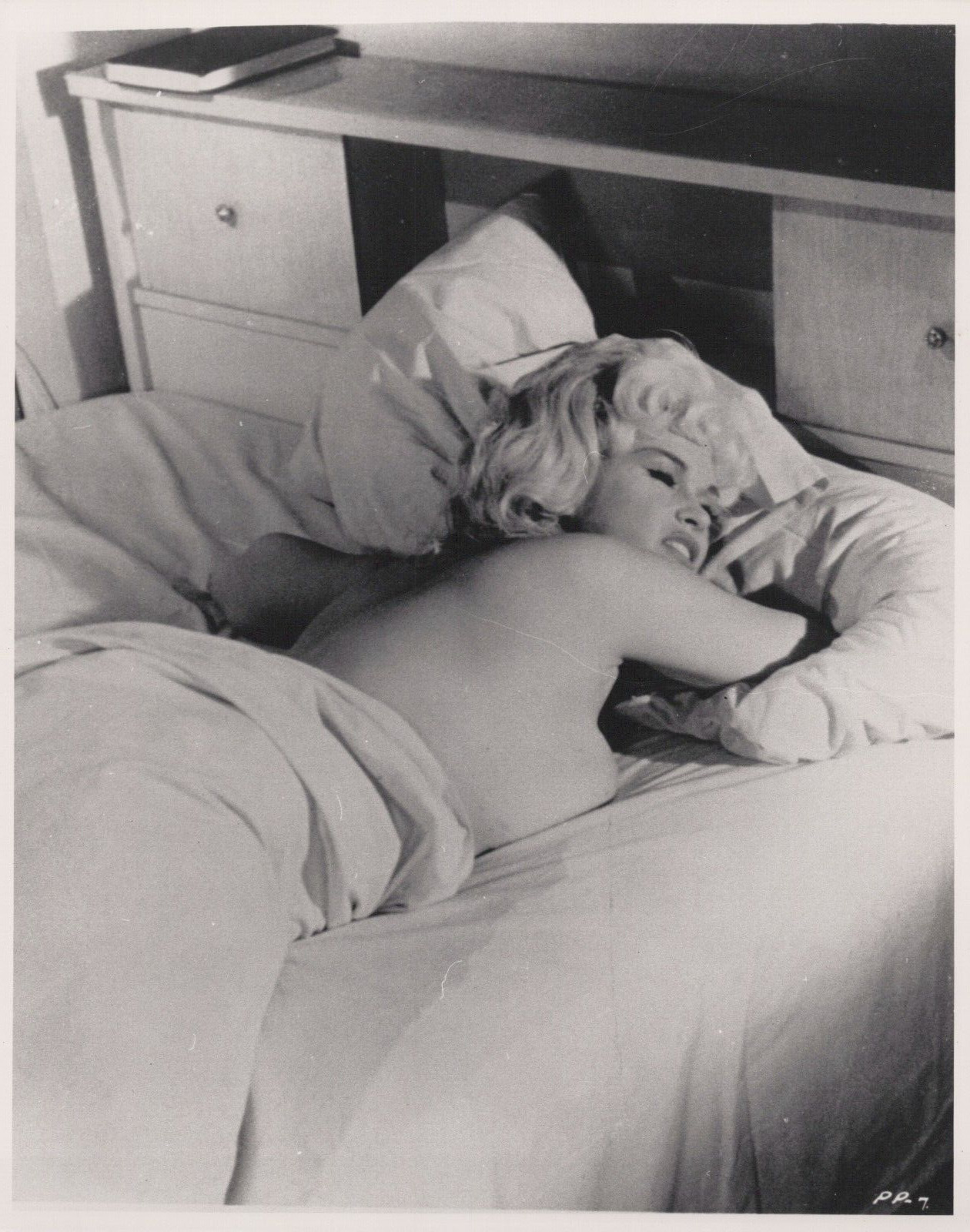 HOLLYWOOD BEAUTY JAYNE MANSFIELD CHEESECAKE STUNNING PORTRAIT 1970s Photo C34
