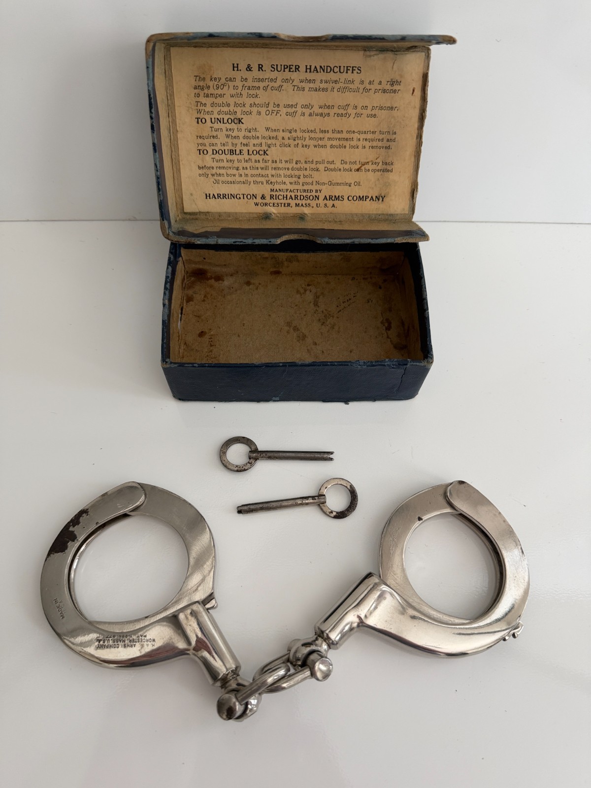 Vintage H. & R. Super Handcuffs Working with 2 Keys Patent 1984877 Vintage H. & R. Super Handcuffs Working with 2 Keys Patent 1984877