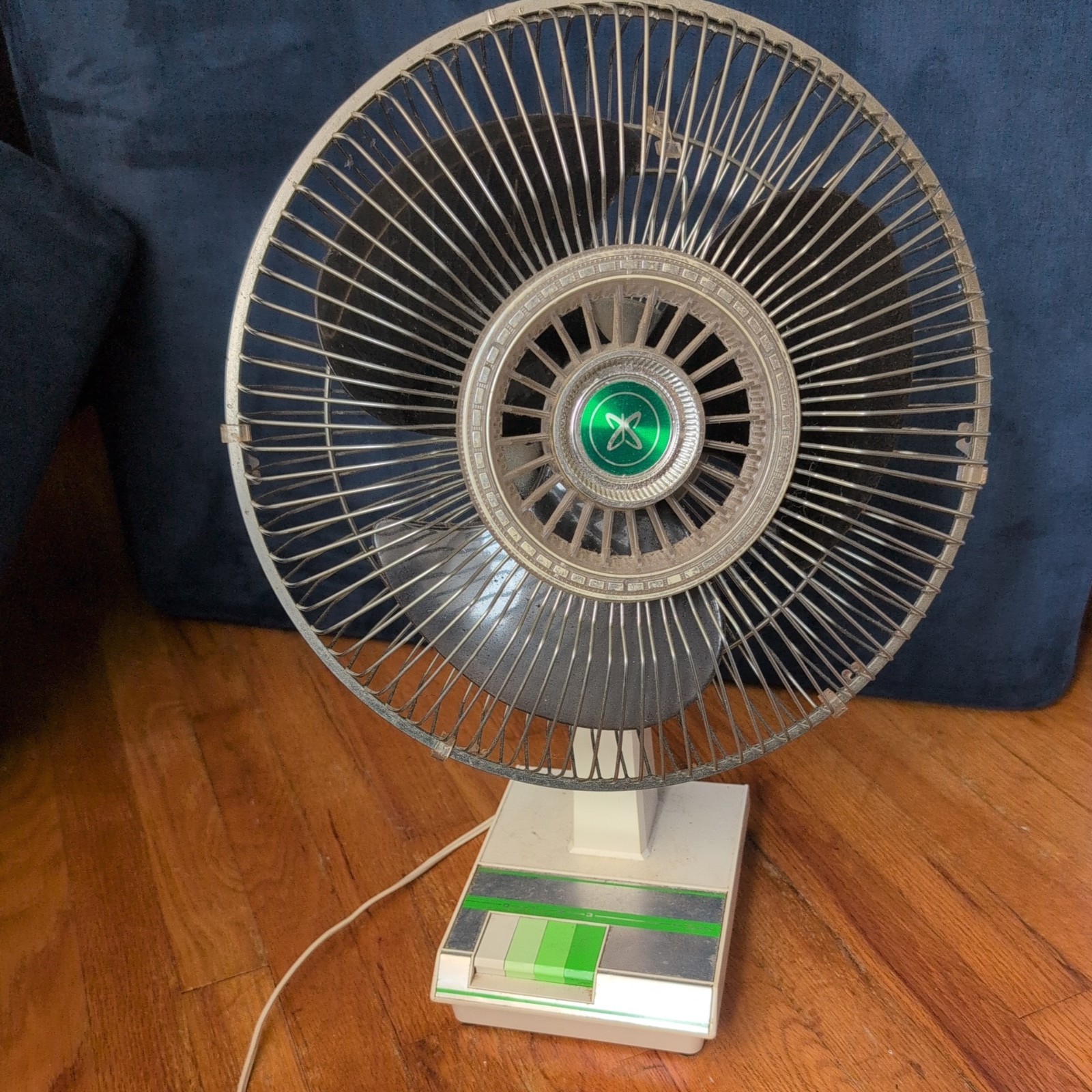 Vtg 1970's Green Lasco Sears Tilting Atomic logo Oscillating Fan Works 3 Speed
