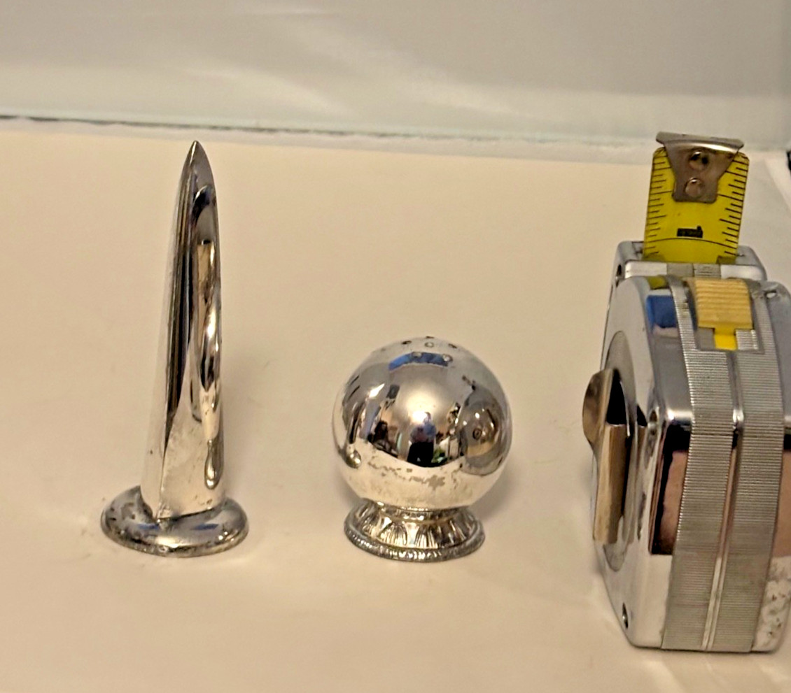 VINTAGE JENNINGS BROS 1939 NY WORLD’S FAIR TRYLON & PERISPHERE SALT & PEPPER SP VINTAGE JENNINGS BROS 1939 NY WORLD’S FAIR TRYLON & PERISPHERE SALT & PEPPER SP