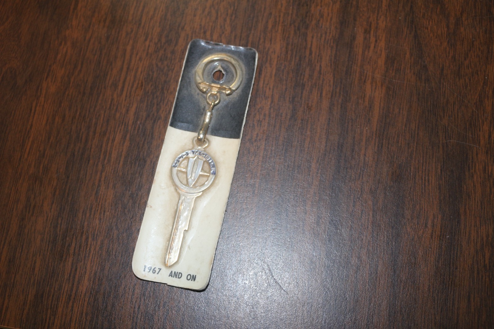 Vintage Oldsmobile Uncut Car Key 1967 And On New In Package Vintage Oldsmobile Uncut Car Key 1967 And On New In Package
