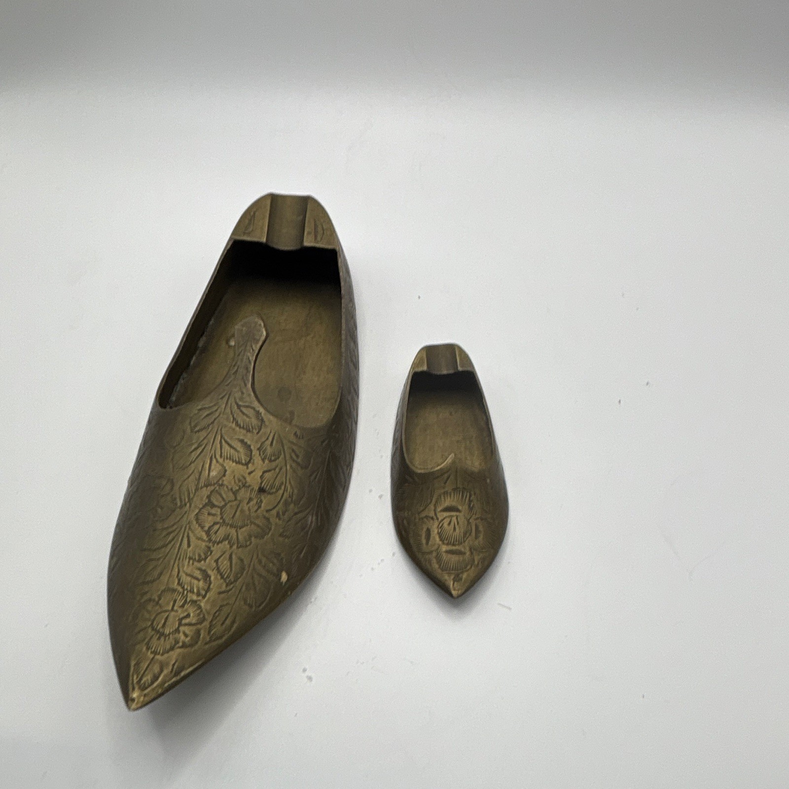 Vintage World Gift India Brass Slipper Shoes Engraved Floral Set of 2 Vintage World Gift India Brass Slipper Shoes Engraved Floral Set of 2