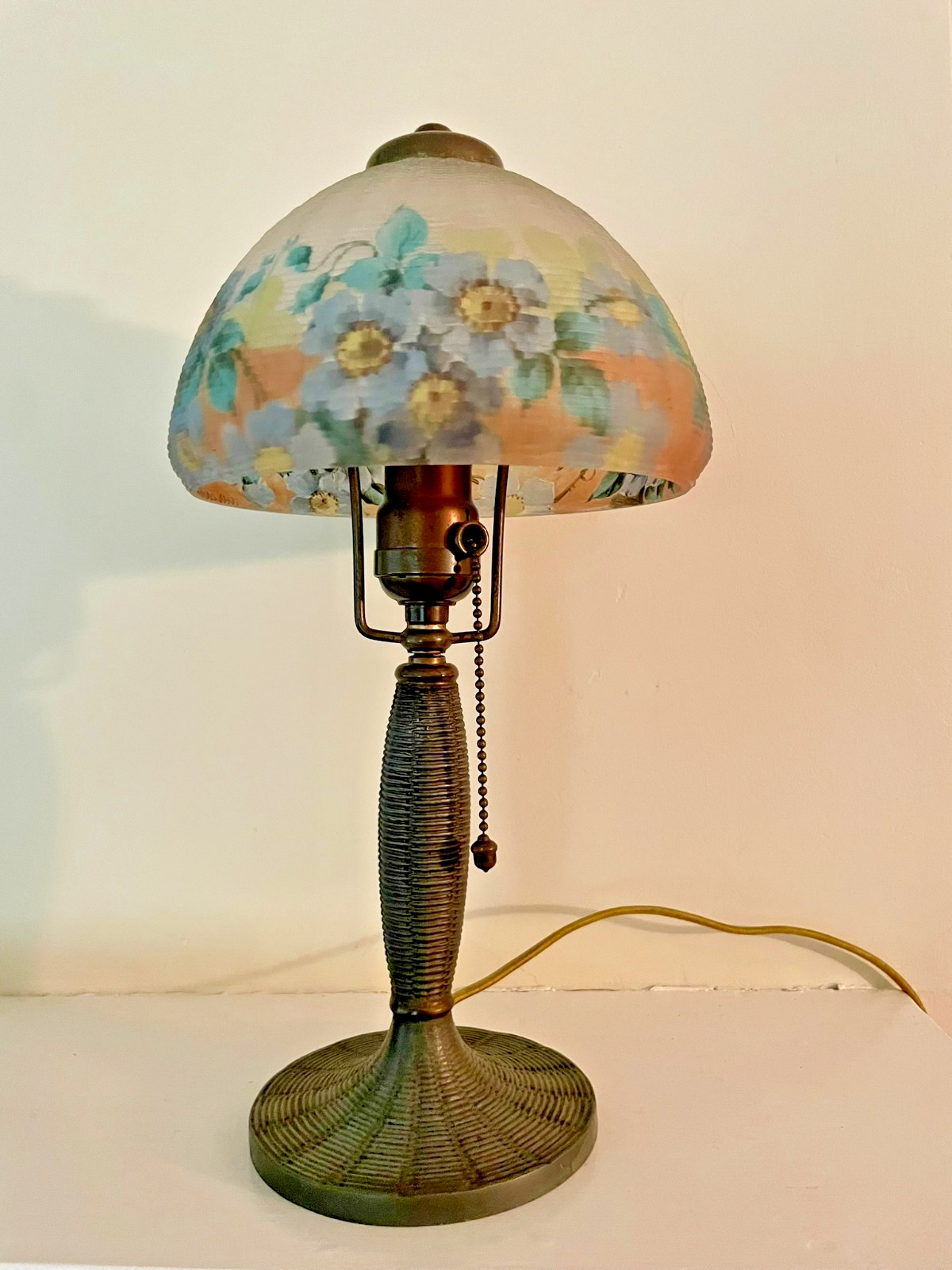 Antique Handel Reverse Painted Floral pattern Glass Boudoir Lamp – Arts & Crafts Antique Handel Reverse Painted Floral pattern Glass Boudoir Lamp – Arts & Crafts