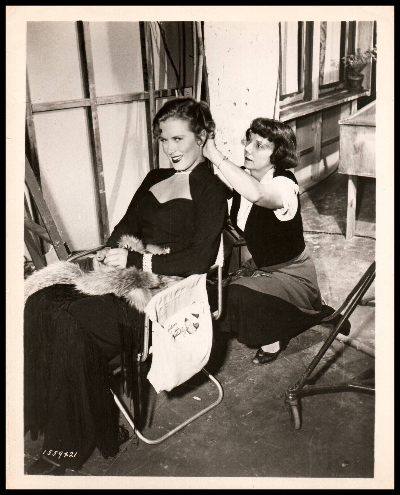 DENISE DARCEL HAIRDRESSER HELENE PARRIS in Young Man with Ideas (1952) Photo 733