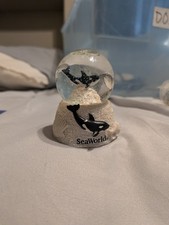 Sea World Miniature Orca Shamu Snow Globe, 2.5” picture