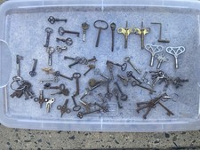 Large Lot of 70 Vintage Antique Skeleton Clock Cabinet Furniture Keys Mixed picture