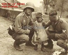 WW2 8x10 Photo GERMAN SOLDIERS HELPS A GIRL O6577 picture