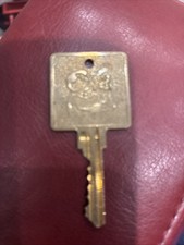 VINTAGE COCO PALMS RESORT KAUAI HI BRASS HOTEL ROOM KEY ELVIS BLUE HAWAII #825 picture