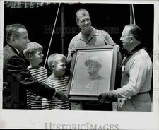 1951 Press Photo Robert Uihlein Jr. presented with sketch of himself, Milwaukee picture