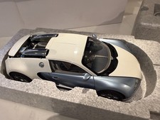 AUTOart Signature Bugatti EB 16.4 Veyron 1:18 Scale, Pearl/Ice Blue, Serial#2920 picture