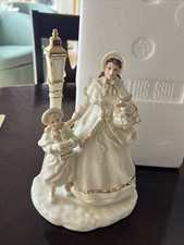 Lenox-“ Caroling By Lamplight” Beautiful Classic Carolers Collection Ivory China picture