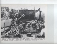 1954 PHILADELPHIA PENNSYLVANIA TRAIN WRECK PHOTO VINTAGE ORIGINAL 7X9 picture