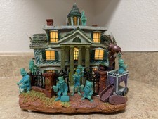 VTG Disney Village Haunted Mansion Light-Up House Hitchhiking Ghost. 2003 picture