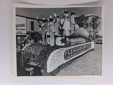 Vintage 1970s San Antonio Fiesta Parade Press Photo Pleasanton Chamber Float TX picture