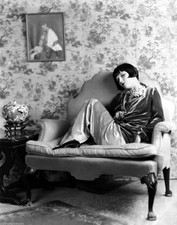Louise Brooks Sitting Black And White 4x6 Picture Celebrity Print picture