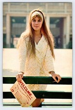 1969 YOUNG WOMAN L.A. CITY COLLEGE STUDENT 4.5