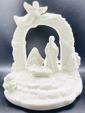St Nicholas Square Jade Porcelain Musical “Away In The Manger” picture