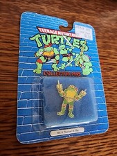 Vintage Teenage Mutant Ninja Turtles RAPHAEL w/ SAI Collectors Pin (1989) picture