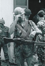 Vietnam  War  Photos -- US  Soldiers - M-60 picture