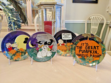 PEANUTS THE GREAT PUMPKIN CHARLIE BROWN HALLOWEEN APPETIZER PLATES SNOOPY & GANG picture