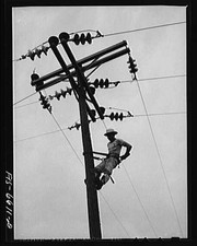 Photo:Hayti Missouri 1930s REA Cooperative Lineman on Utility Pole picture
