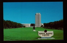 POSTCARD : NORTH DAKOTA - BISMARCK ND - STATE CAPITOL BUILDING picture