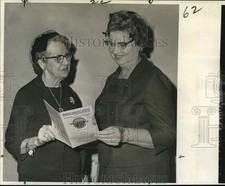 1966 Press Photo Mrs. Jefferson Ruck & Mrs. William Zeller, World Day of Prayer picture