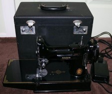 SINGER 221 FEATHERWEIGHT SEWING MACHINE WITH CASE picture