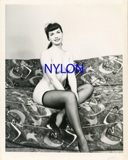 RARE BETTIE PAGE ON THE ATOMIC COUCH VINTAGE 1950's 5 x 4 PHOTOGRAPH picture