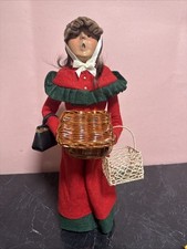 Vintage 2002 BYERS CHOICE 13” Caroler TRADITIONAL SHOPPER Woman Baskets, Purse picture