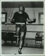1966 Press Photo Ernie Terrell trains for his change at the heavyweight crown picture
