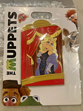 EXCLUSIVE UNCAS Europe Disney Muppets Miss Piggy Balcony Pin LE300 NEW Series 3 picture