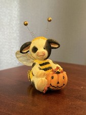 Enesco Mary's Moo Moos Busy Bee-ing Sweet Cow Figurine Bee Costume Pumpkin picture